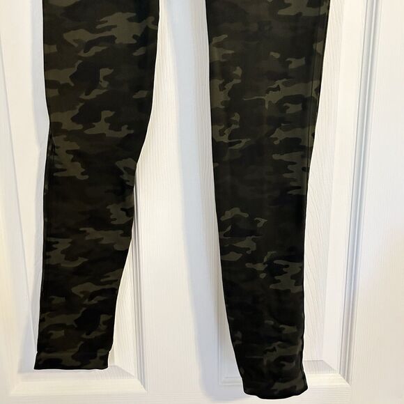 Spanx Camo Leggings Green Look at Me Now Seamless Women's Athleisure Size Medium - Picture 4 of 7